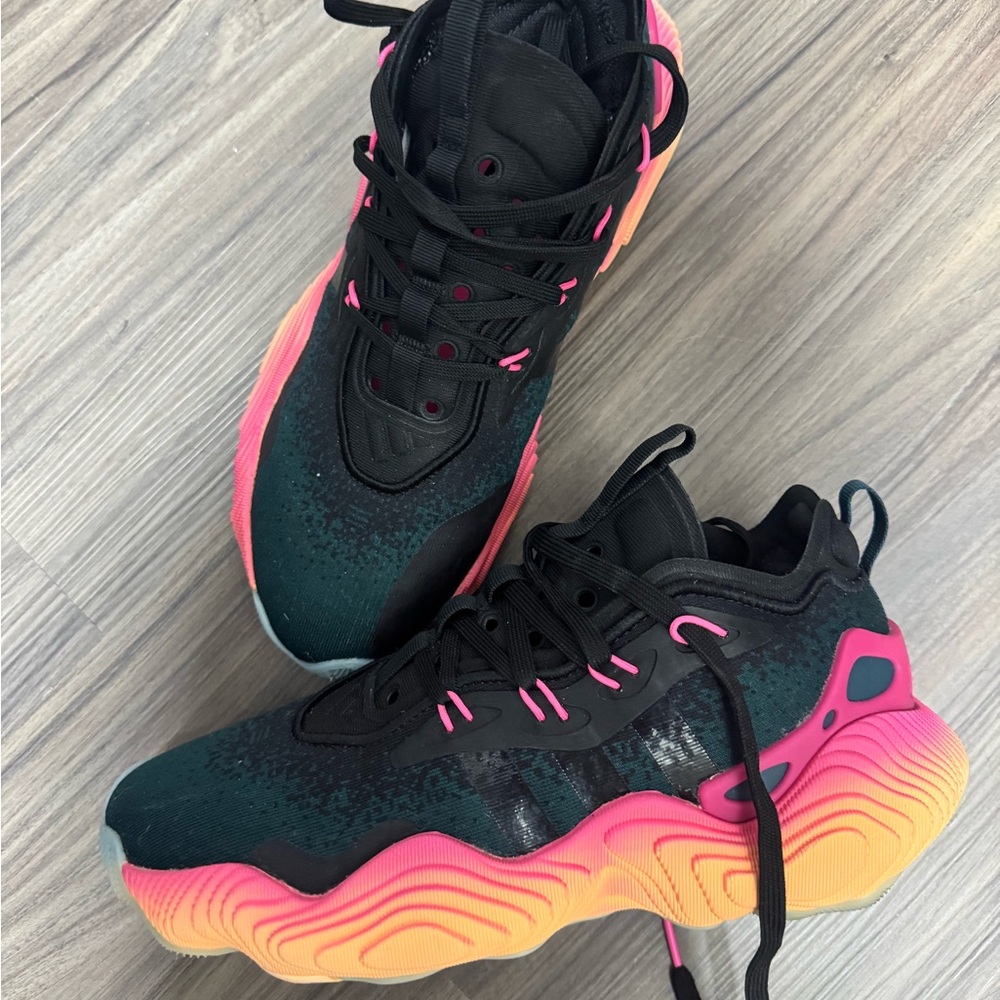 Adidas Trae Young 3 Black and Pink Gradient Sneakers-Worn once. Boys/Mens 6